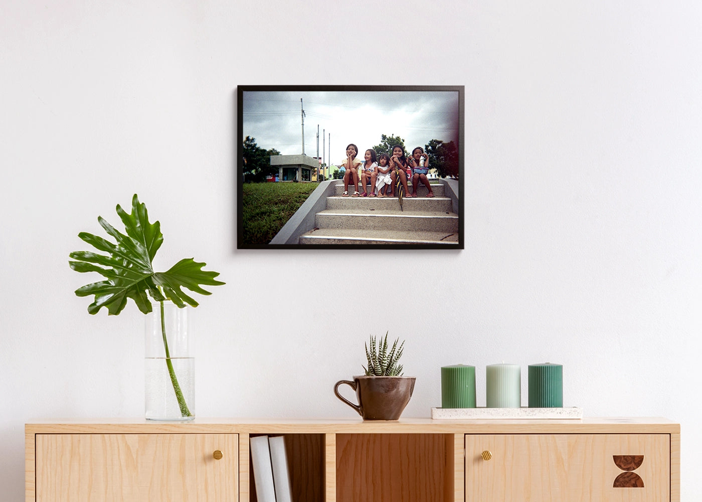 Arkin Lexi B. Vipinoso - Girls From The Block - Print Poster DinA3 frame black - Project Street Photography