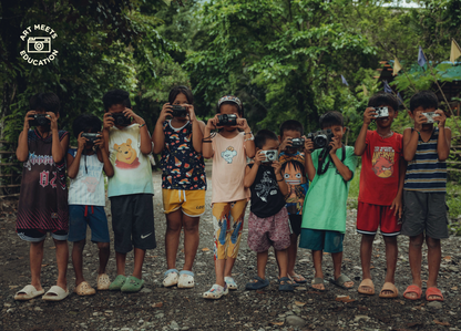 Z: Share our Vision Postkarte A6 - Tragie - Laiban - Gruppenbild