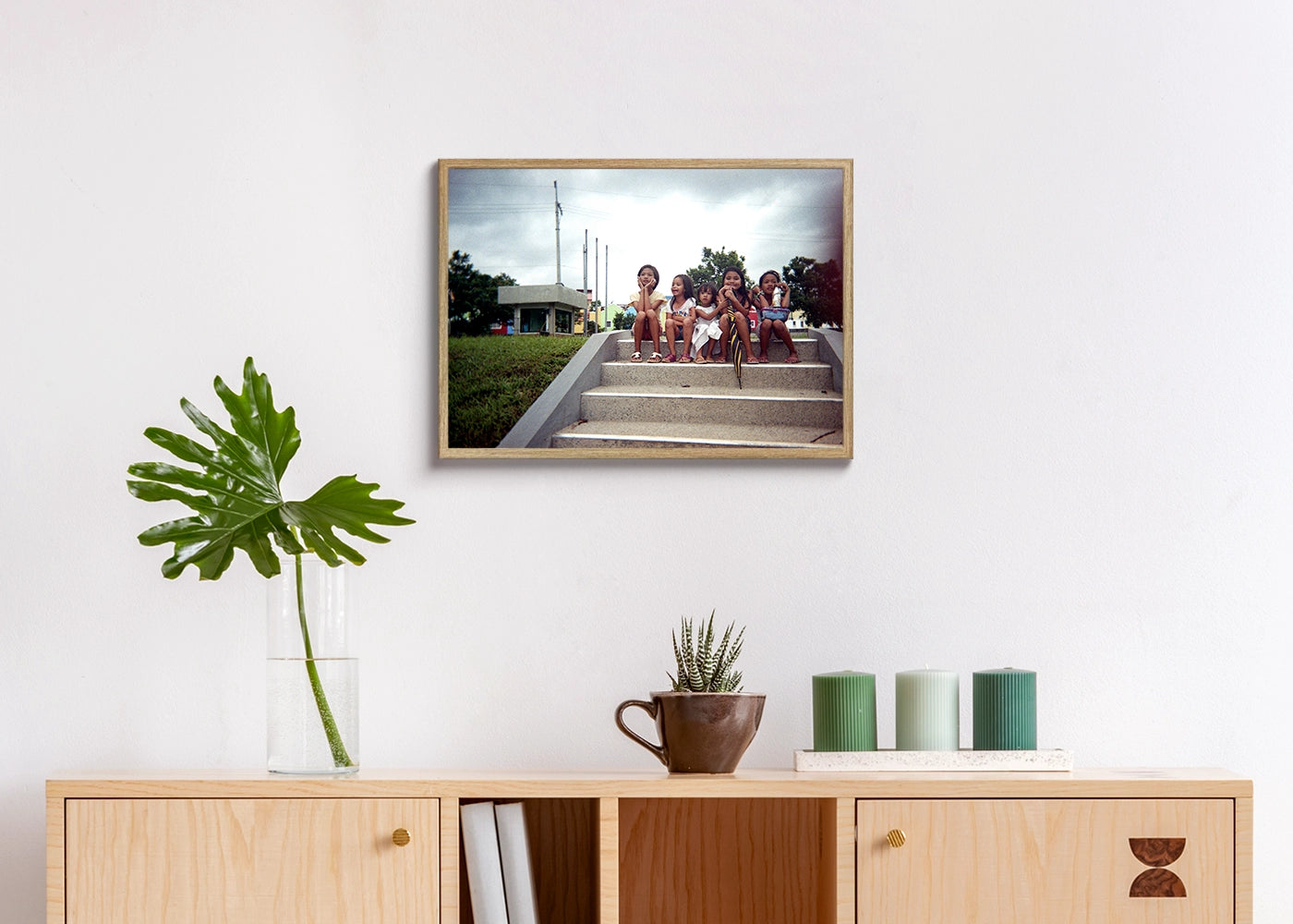 Arkin Lexi B. Vipinoso - Girls From The Block - Print Poster DinA3 frame oak - Project Street Photography