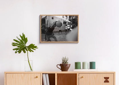 John Wesley C. Viloria - Play With Me - Print Poster DinA3 frame oak - Project Street Photography